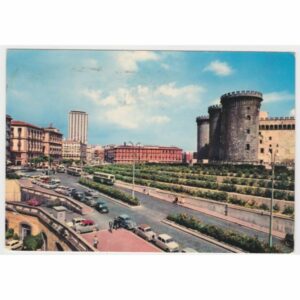 WŁOCHY NEAPOL ZAMEK SAMOCHODY WIDOKÓWKA A68466