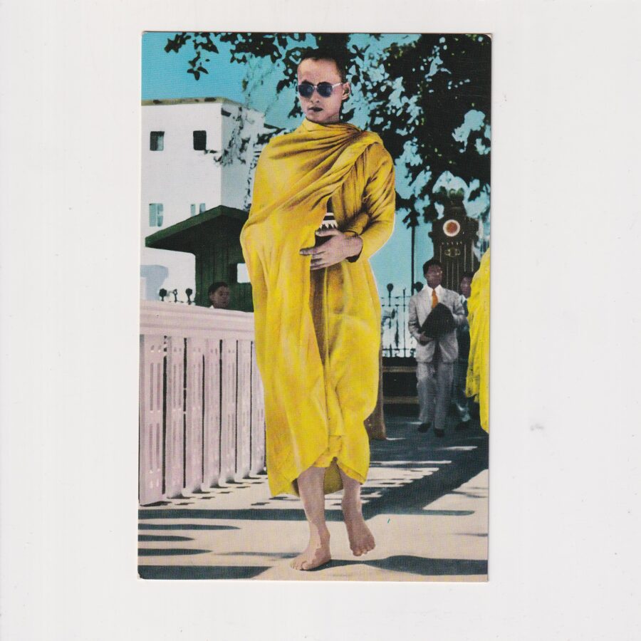 ZNANI LUDZIE KRÓL TAJLANDII JAKO KAPŁAN POCZTÓWKA A83288