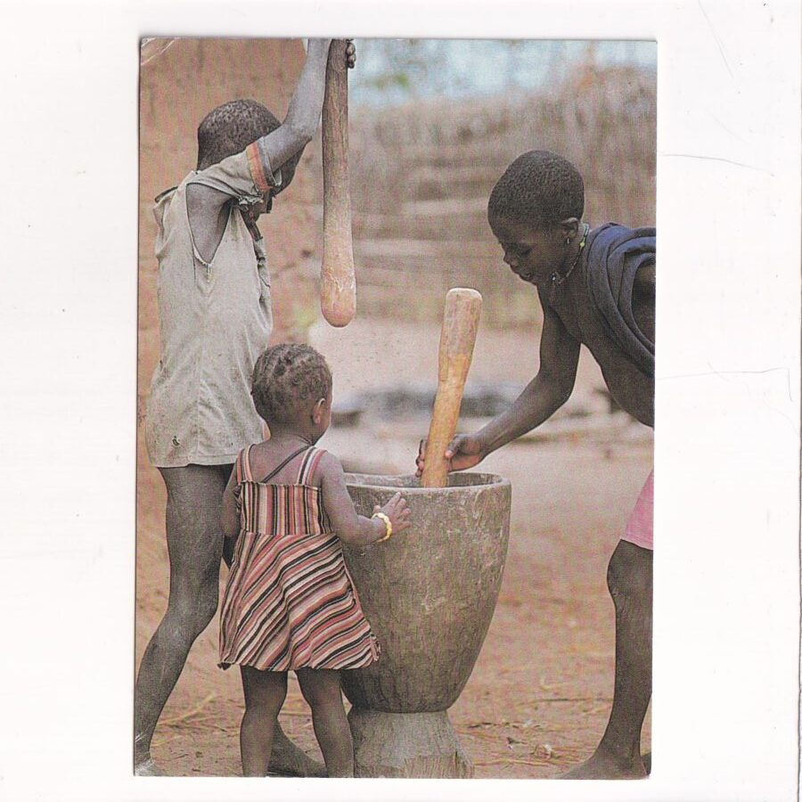 AMICI DELLA GUINEA BISSAU DZIECI FOLKLOR POCZTÓWKA A91935