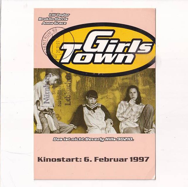 GWIAZDY KINA I TV "GIRLS TOWN" MIASTECZKO DZIEWCZĄT POCZTÓWKA A25905